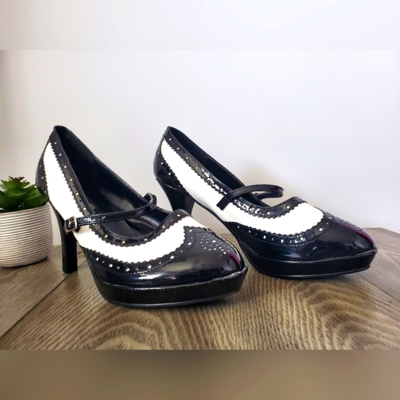 FUNTASMA size 9 black and white  Mary jane. - Picture 1 of 7